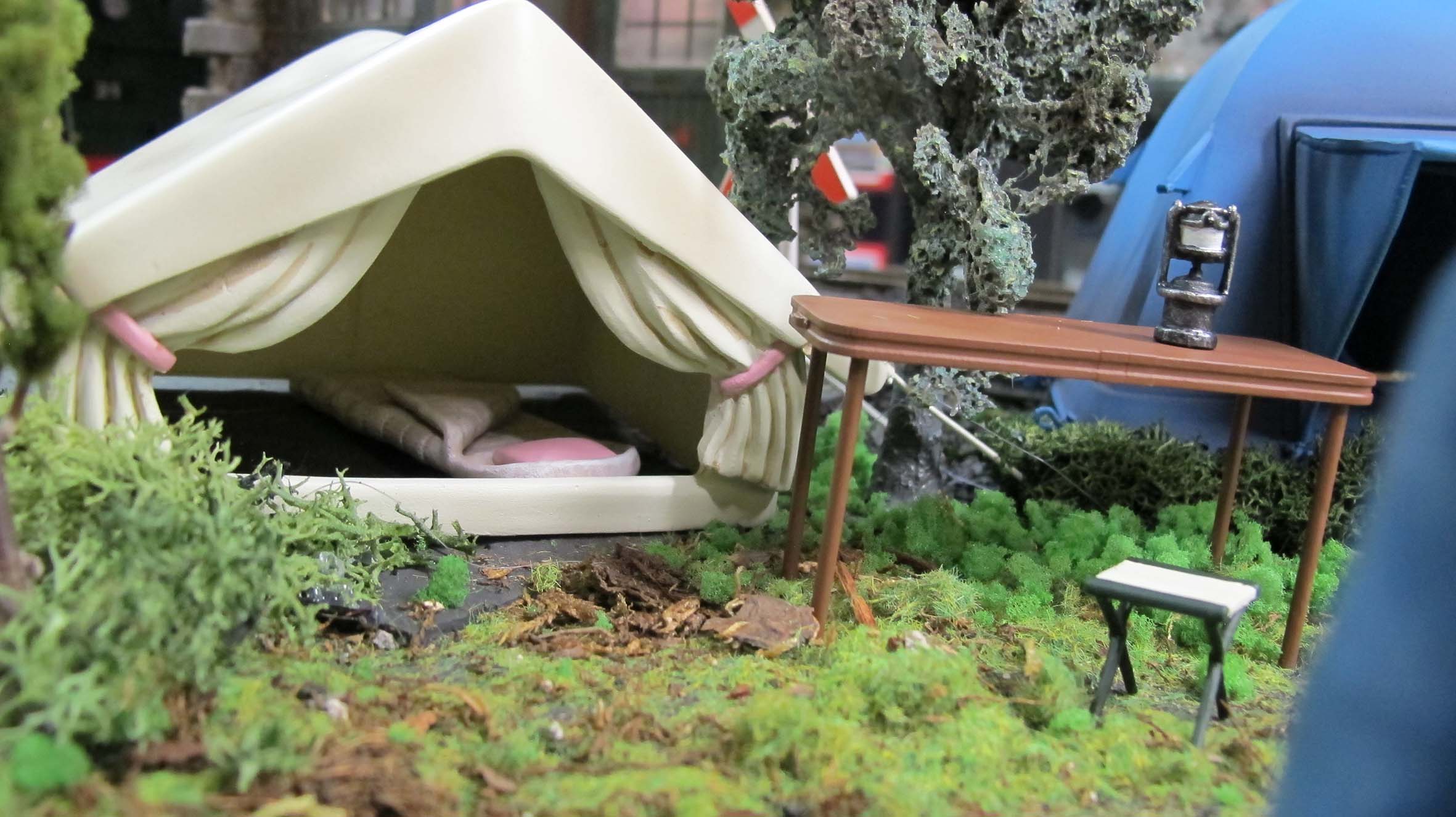 Camping und Steilwandzelt für die Gartenbahn mit Campingzubehör